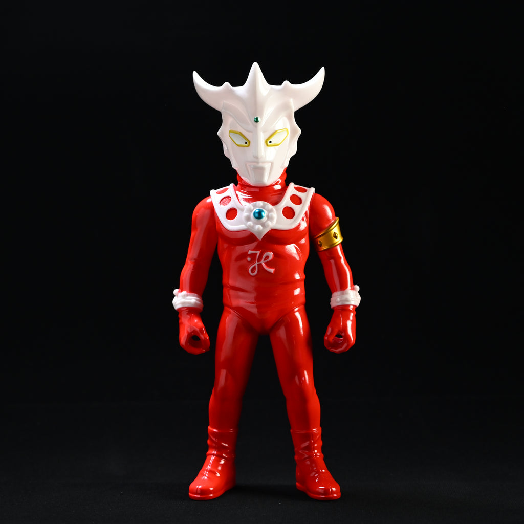ULTRAMAN LEO GLow-in_Dark Colorway