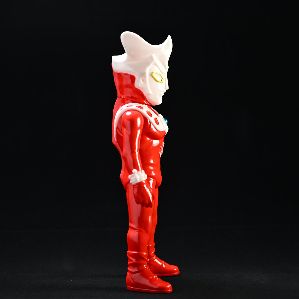 ULTRAMAN LEO GLow-in_Dark Colorway